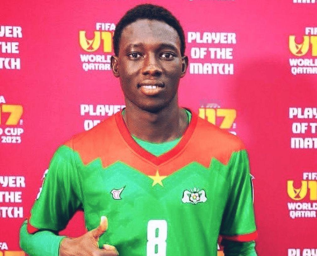 著名记者罗马诺更新个人Youtube节目专栏，谈到了多支球队的情况。其中，关于切