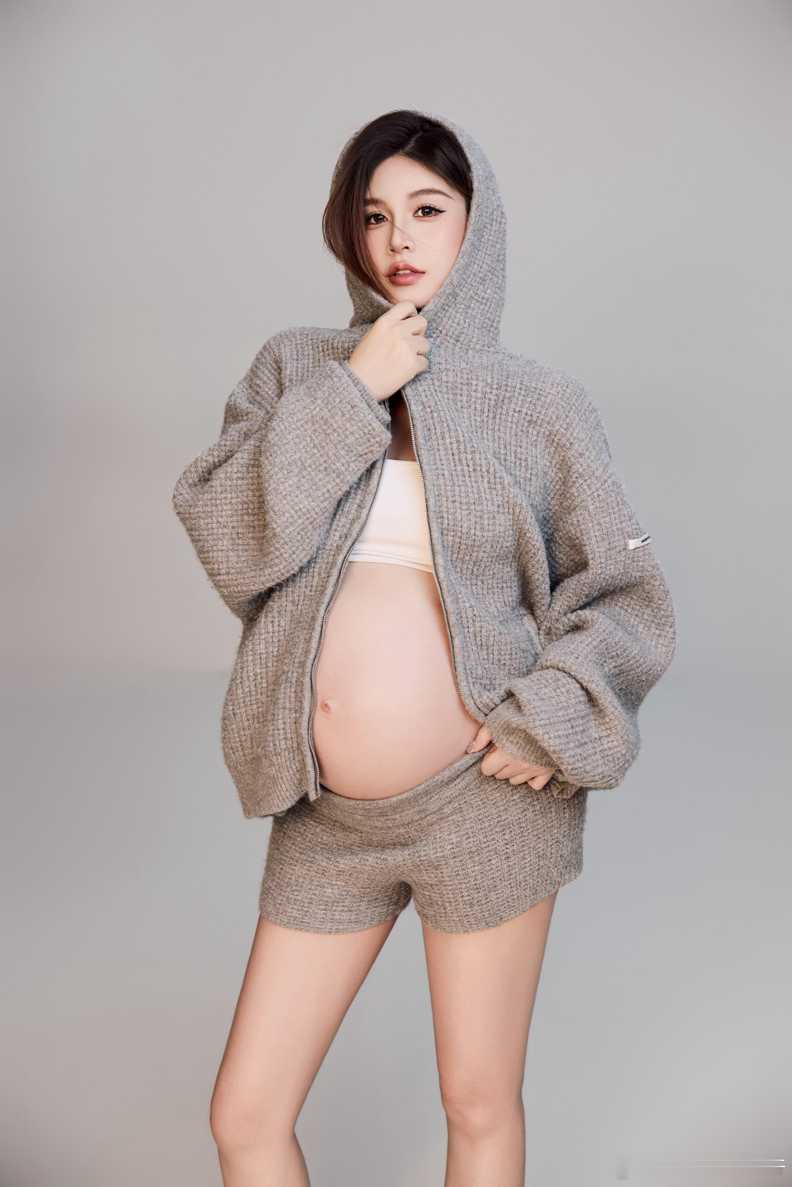 只有爸爸爱妈妈 图图才愿意来这个世界[么么哒] ​​​