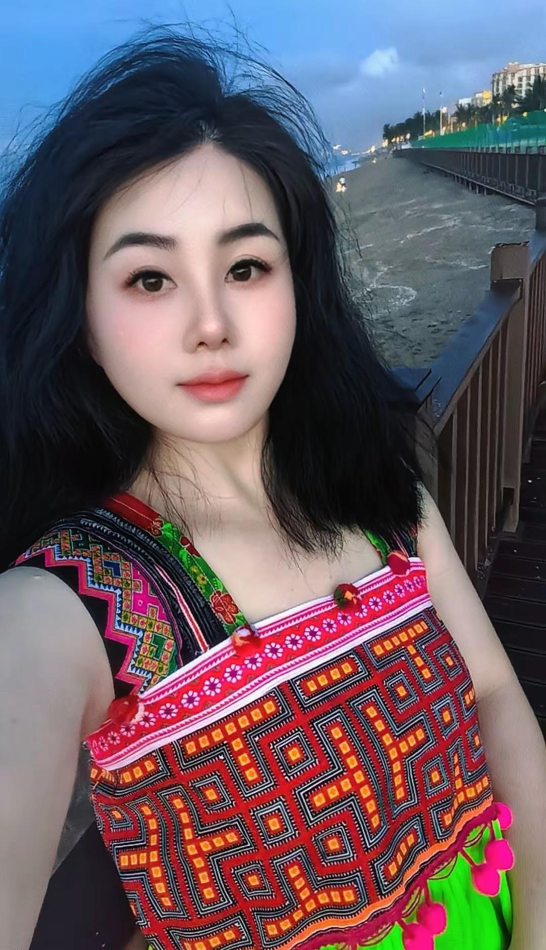 从此做个潇洒女人，不吃男人画的饼，不期待男人回信息，不听男人讲故事，不做男人眼中