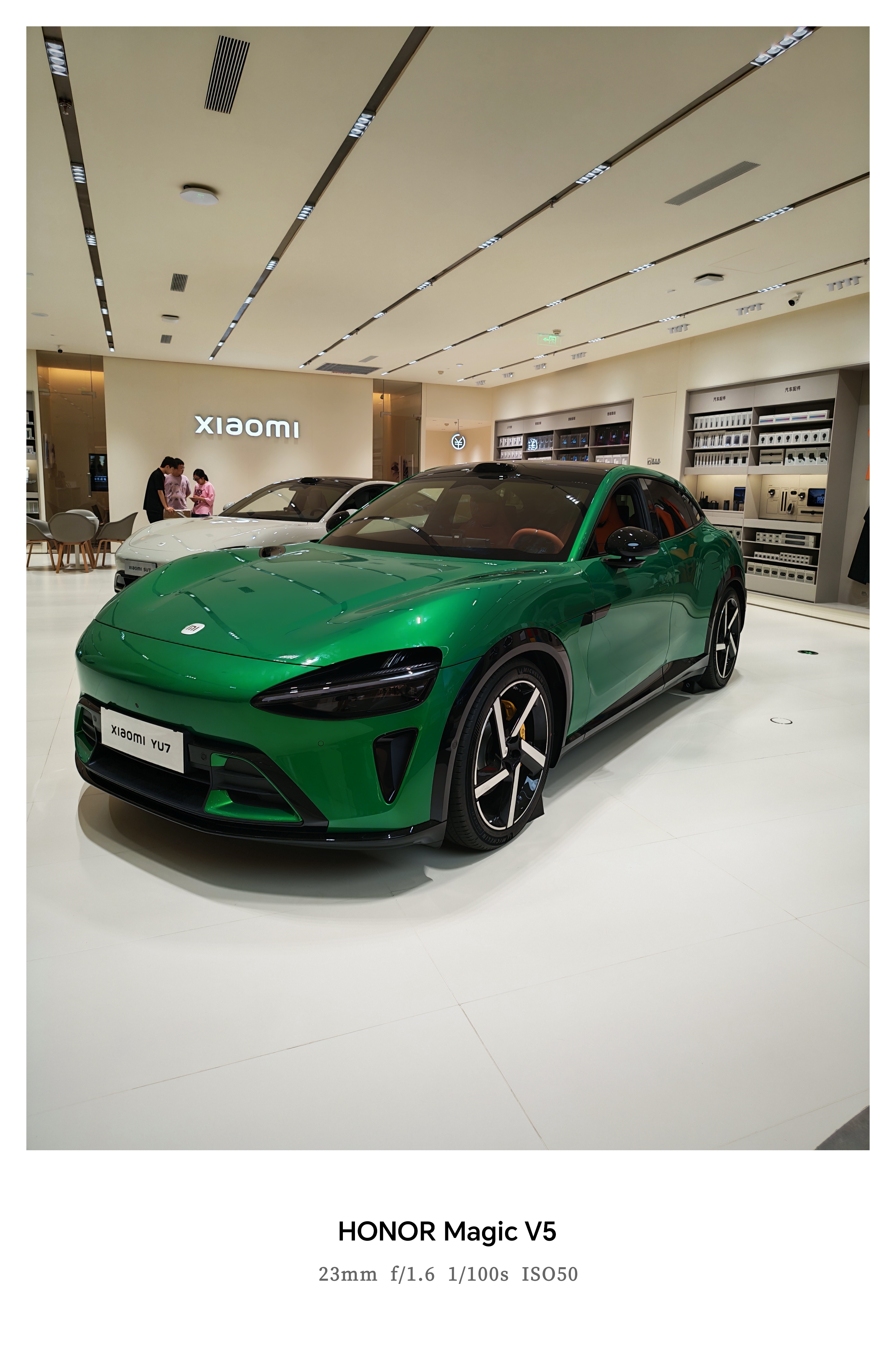 小米YU7这外观确实招年轻人喜欢。 ​​​