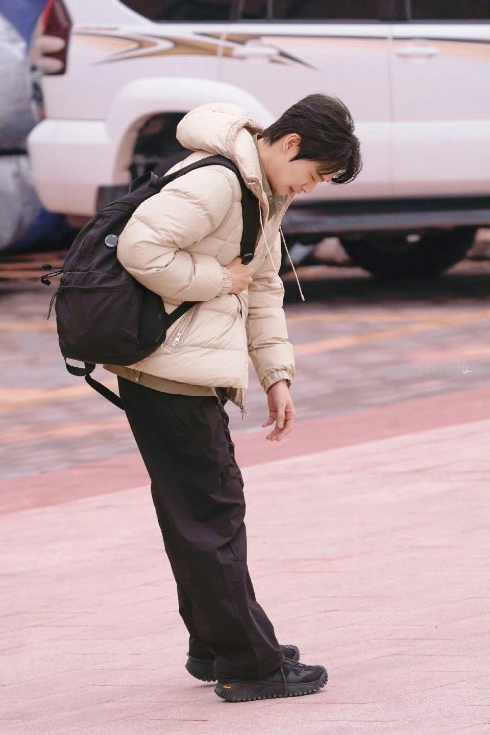 魏大勋展示自己穿了秋裤[笑cry] ​​​