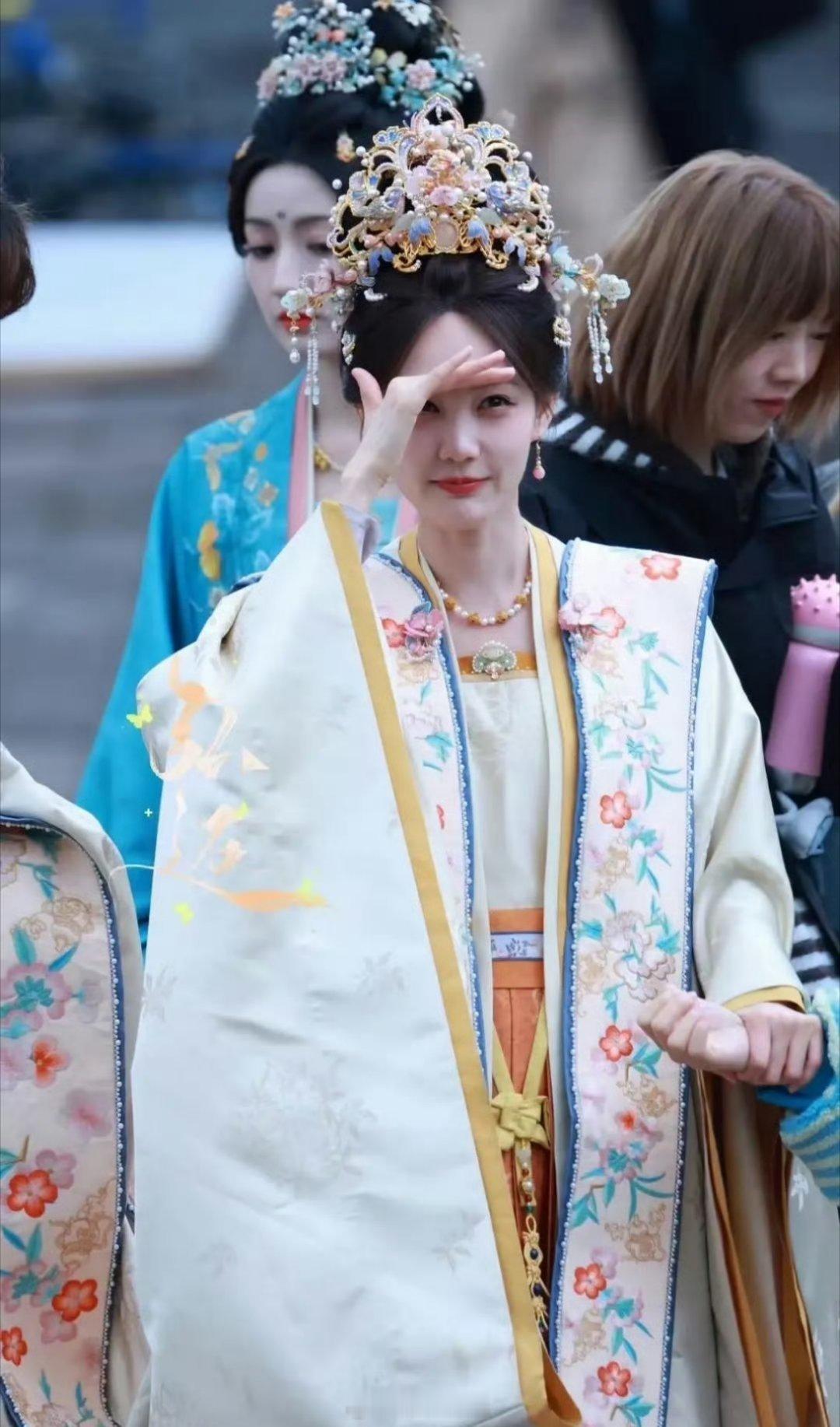 一起来看看李一桐主演的《金枝》今日份生图妆造，有一个力量感满满的女主即视感啊，这