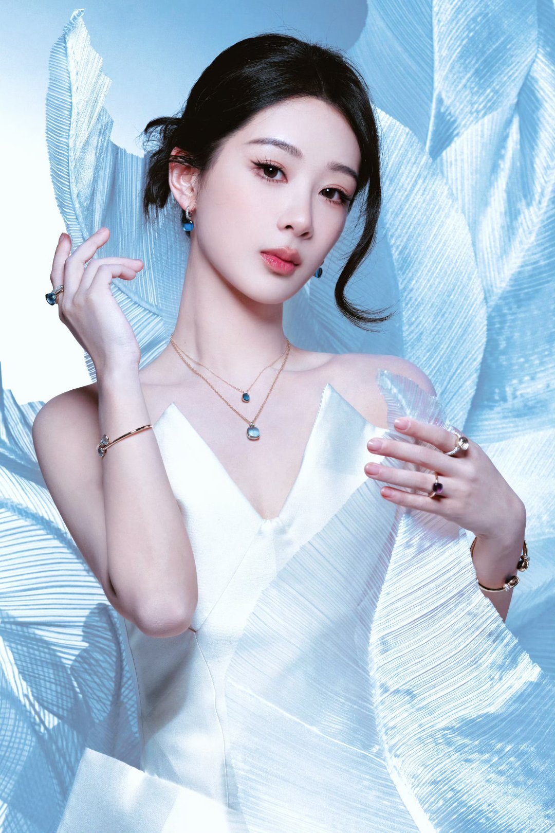 杨紫 杨紫董竹君  白玉兰最佳女主杨紫  拾起生活中熠熠生辉的碎片，在枯燥乏味的