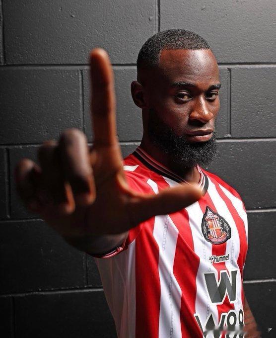 每日邮报记者斯蒂勒表示利物浦上赛季曾多次考察莱比锡后卫赫特鲁达。他的多面手属性以