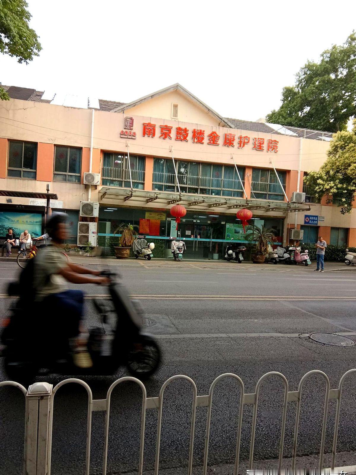 早晨醒的早。赶紧准备把鲳鱼拿出来解冻。
亲戚家那小姑娘读了五年大专护士，家里人一