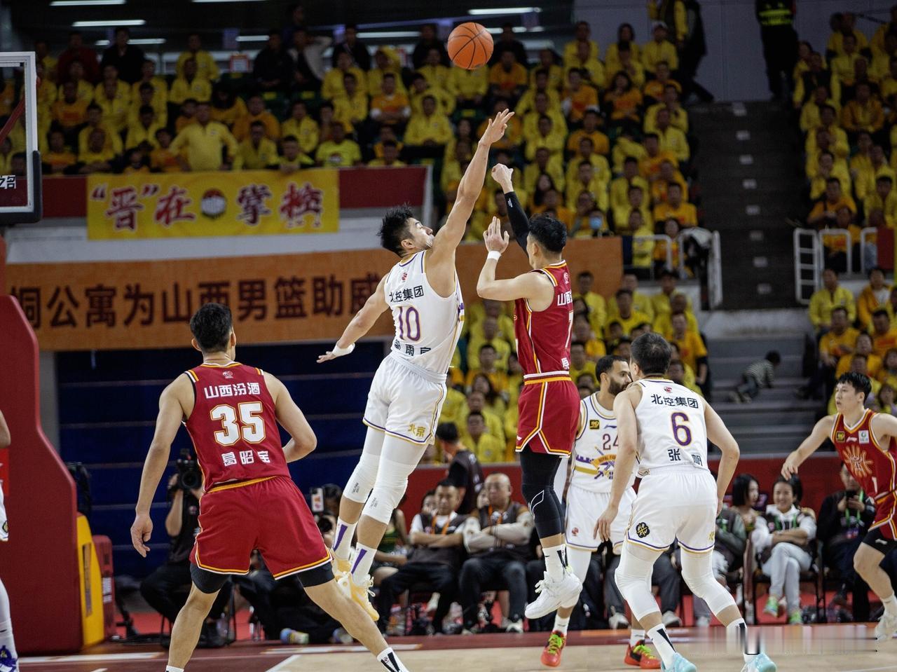 · 时间与赛事：2026年2月9日，CBA俱乐部杯半决赛。
· 主角与过程：山西