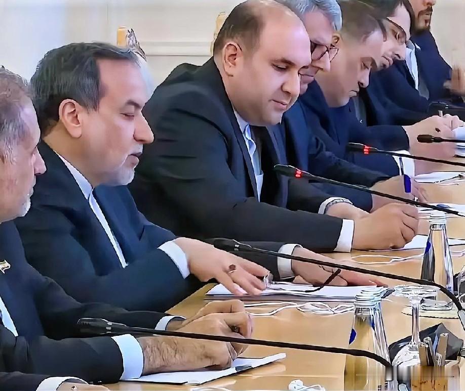 2月3日凌晨的最新消息，速报，全都不容错过，第一条：伊朗总统下令启动与美国谈判 