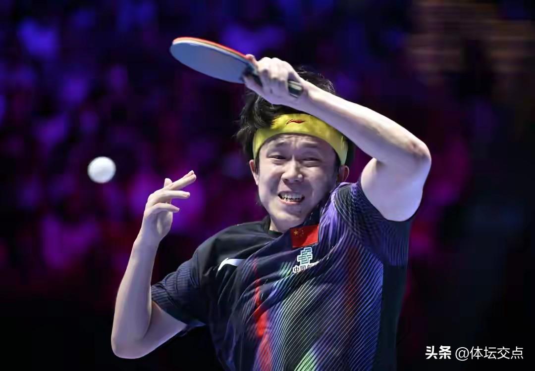 王楚钦4-3逆转松岛辉空，
胜在绝境抗压与战术修正。
面对松岛近台快攻压制，
他