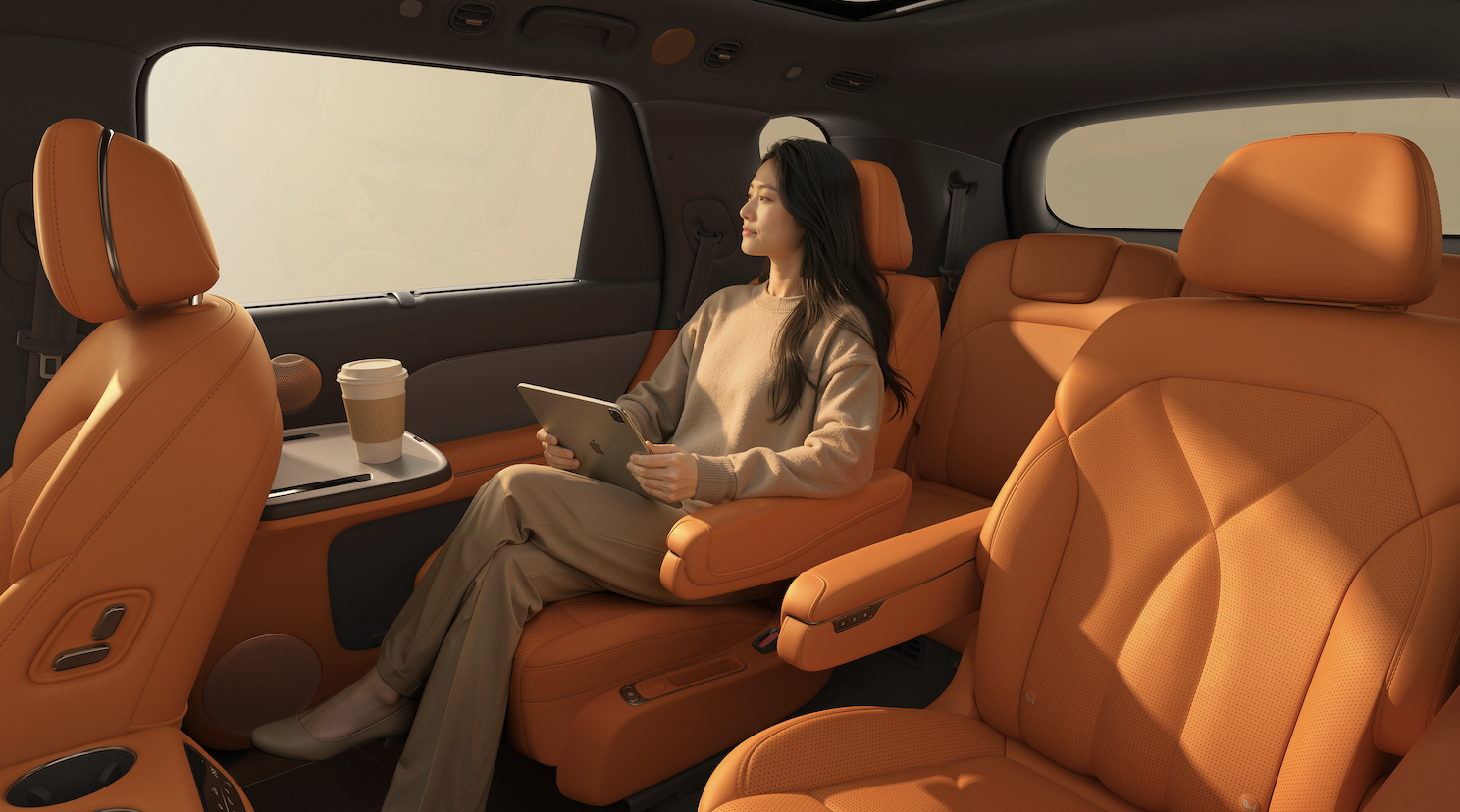 作为一个智己老车主，前几天去看了智己LS8的配置，都有点心动了，上汽这次是真把该