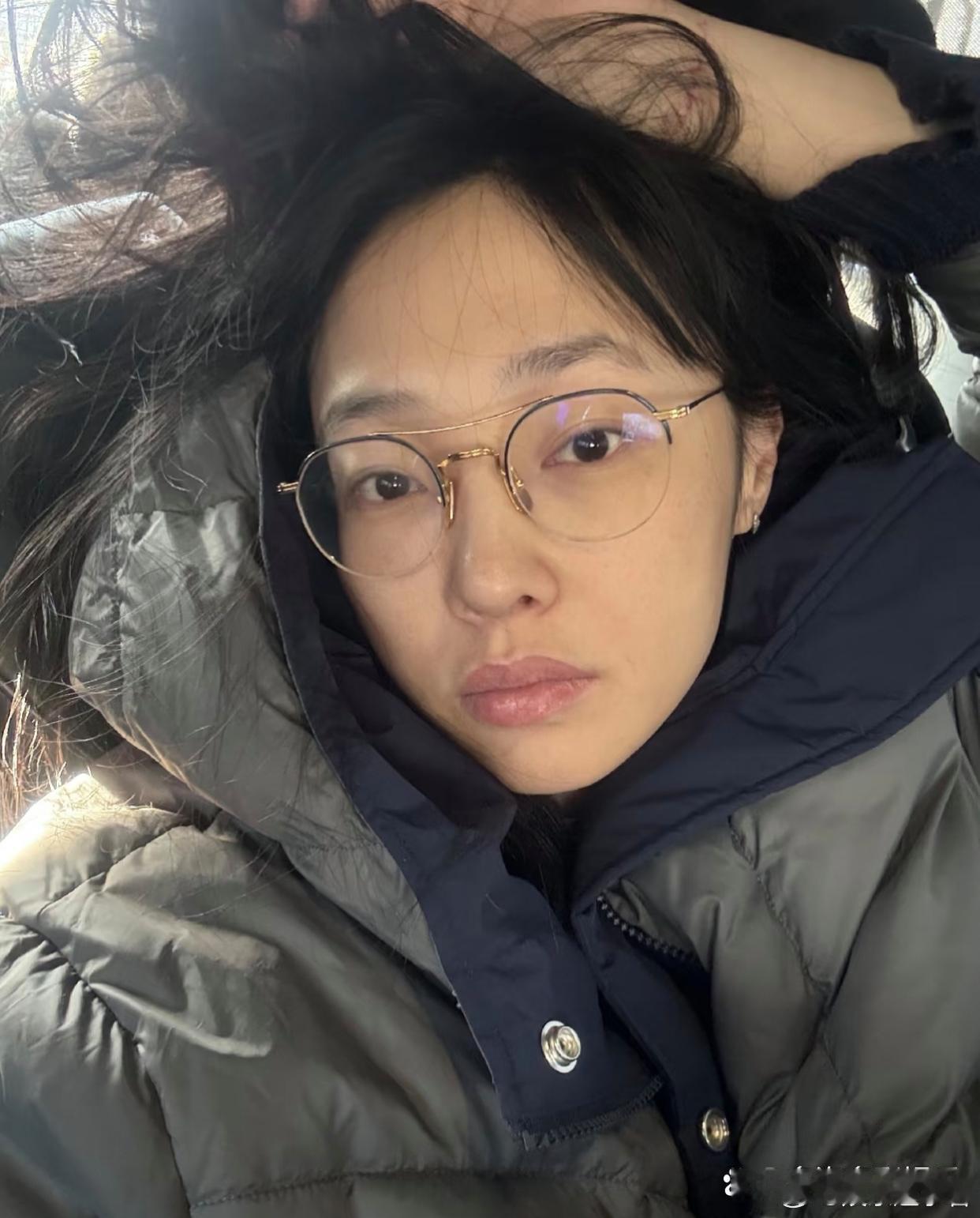 白百何还回来当女明星吗天哪，这竟是白百何，她晒出自己上班的照片，这是有多么疲惫啊