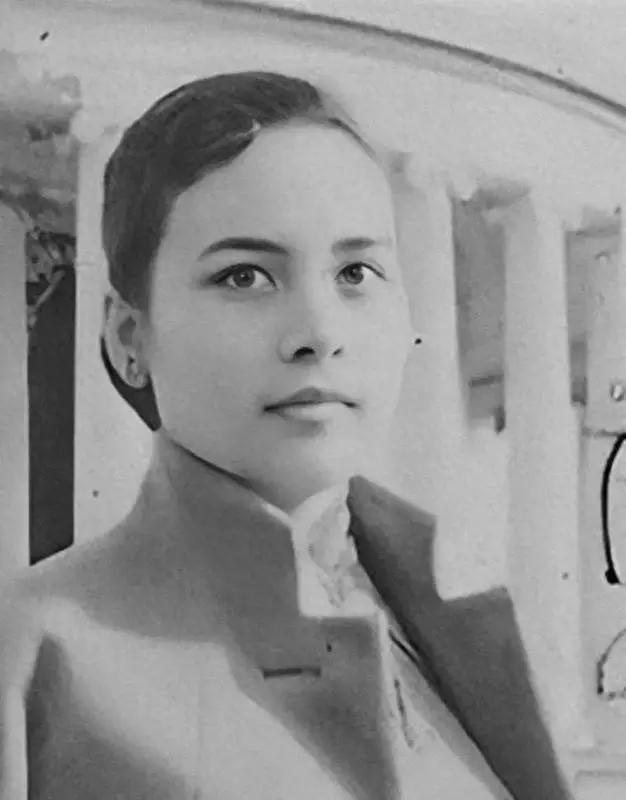 蒋经国唯一的女儿蒋孝章是中俄混血，颜值超高，公主般的地位让她的婚事备受瞩目。她最