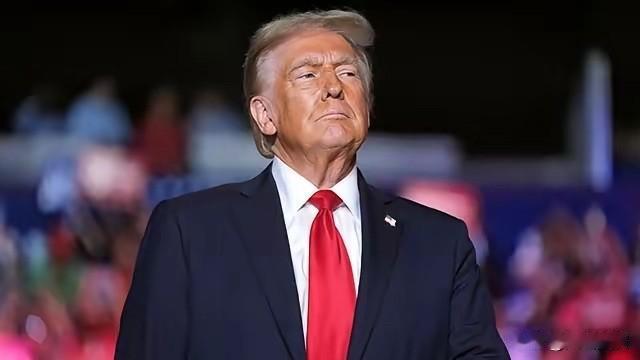 霍尔木兹海峡再遭封锁之际，特朗普自曝了一项美国的“秘密行动”。

特朗普说的话根