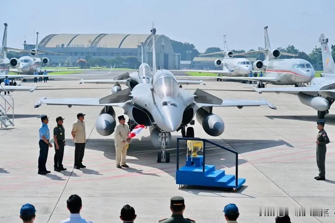印度尼西亚空军5月18日举行接收仪式，正式接收一批空军装备，其中包括6架“阵风”