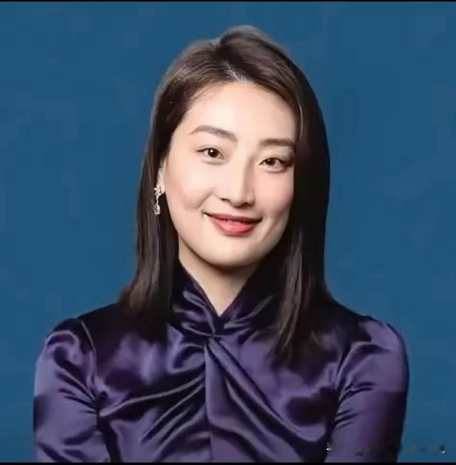 宗馥莉目前面临艰难处境，似难翻身。

    日前她向哇哈哈提交辞职申请的消息引