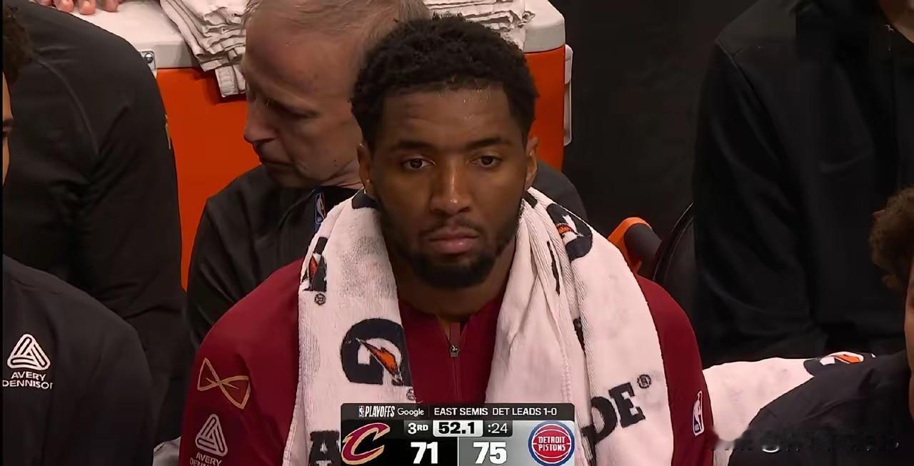 米切尔狂砍31分却难挽败局，NBA东部半决赛G2，骑士97-107惜败活塞。输球
