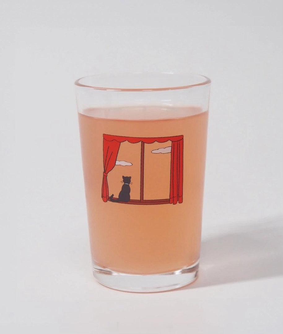 窗边的猫咪杯|设计：Mitiru66一款趣味的窗边猫咪杯，一边享受饮料的颜色，一