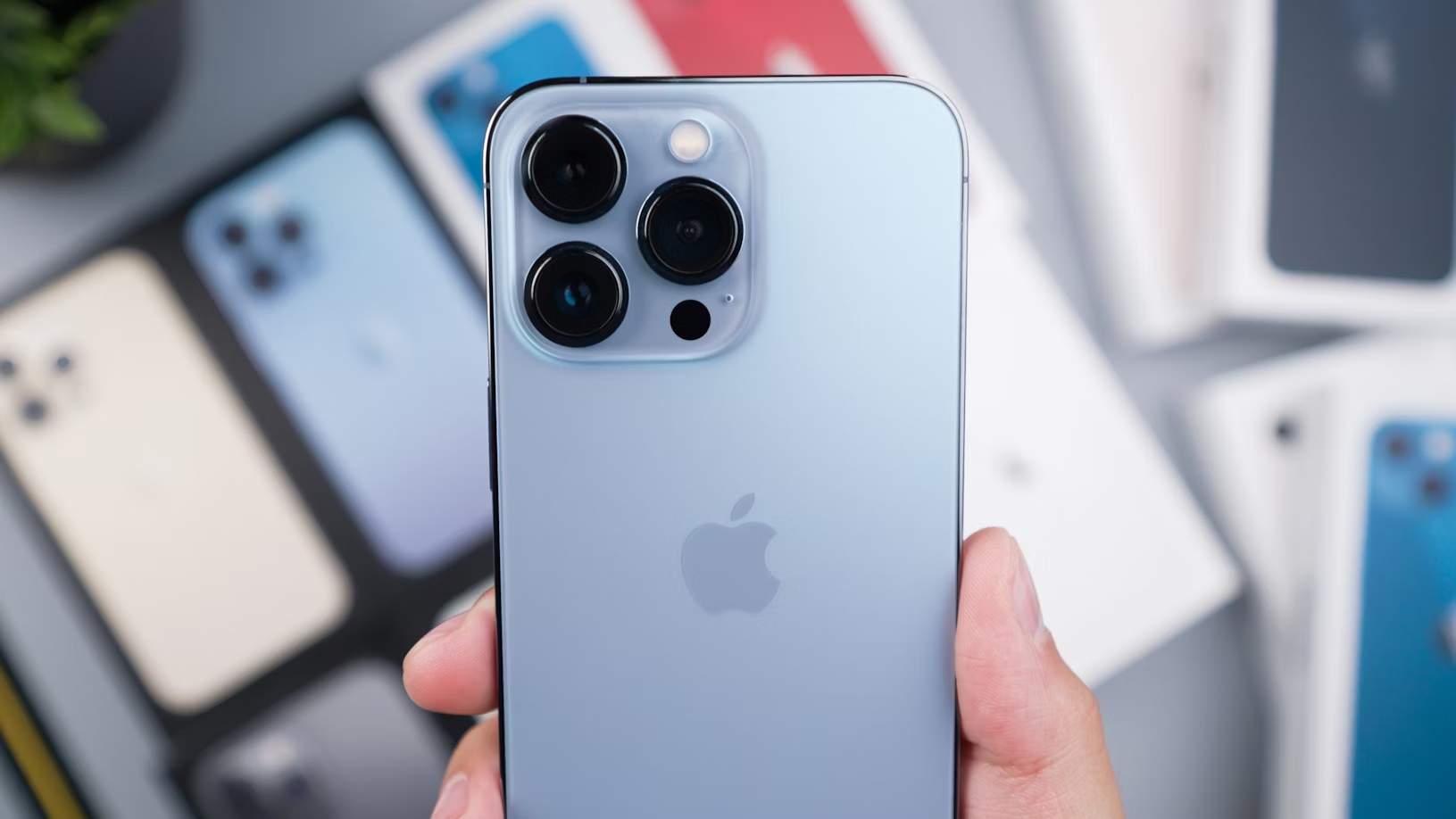 #71%的iPhone使用已超两年# 很正常吧，这两年苹果对iPhone的改进屈