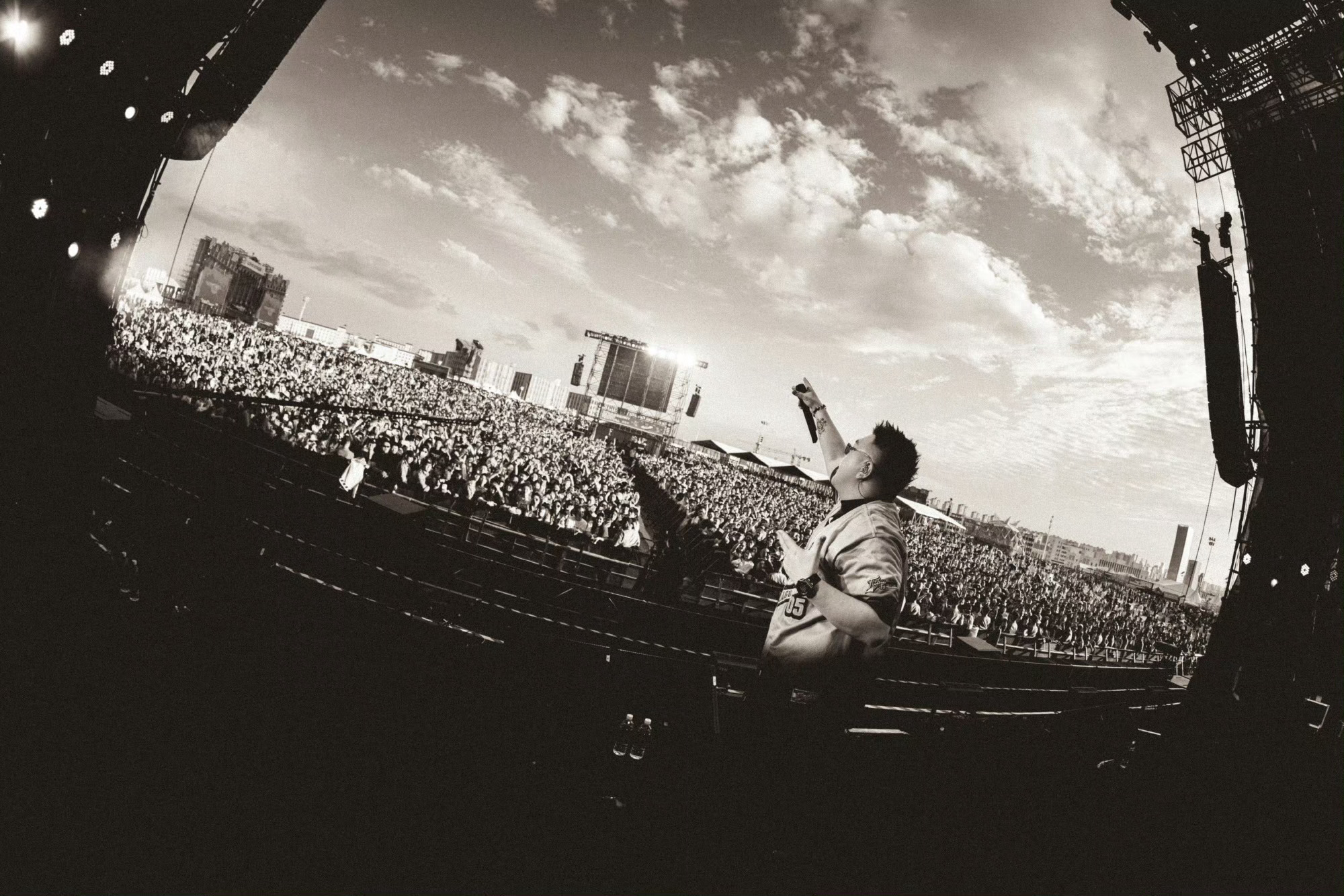 艾福杰尼追星陶喆 艾福杰尼简直演我追星了！去了陶喆天津演唱会，从初中就开始听他的