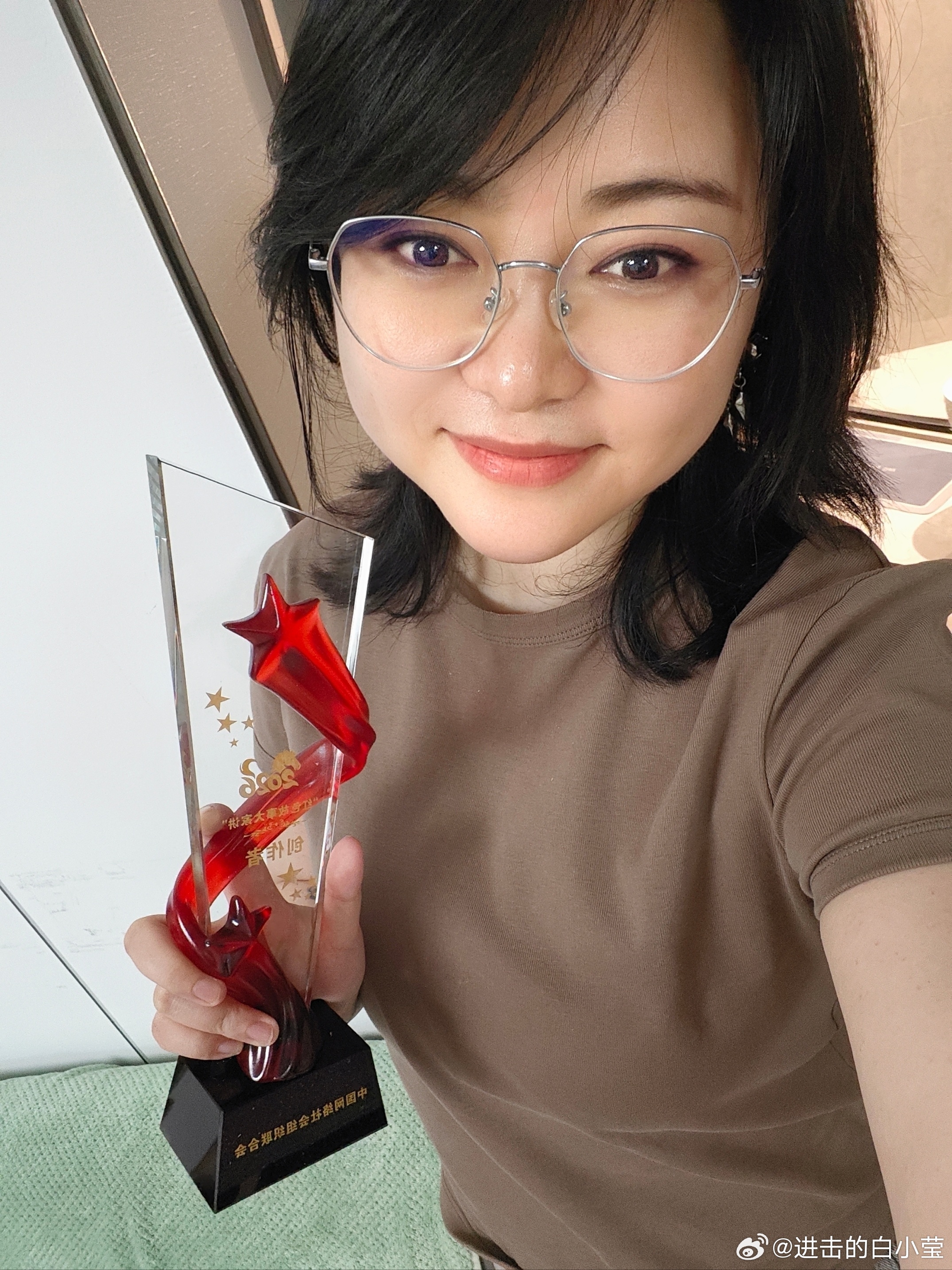 都闭上眼睛别说话。夸我就好。
