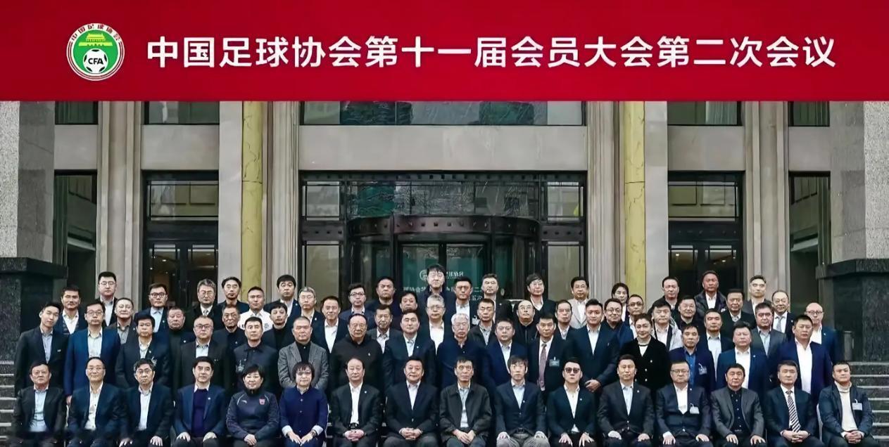 我认为
这两张图
毫无关系。
如果有的话，
也是图二
打掉一个字。