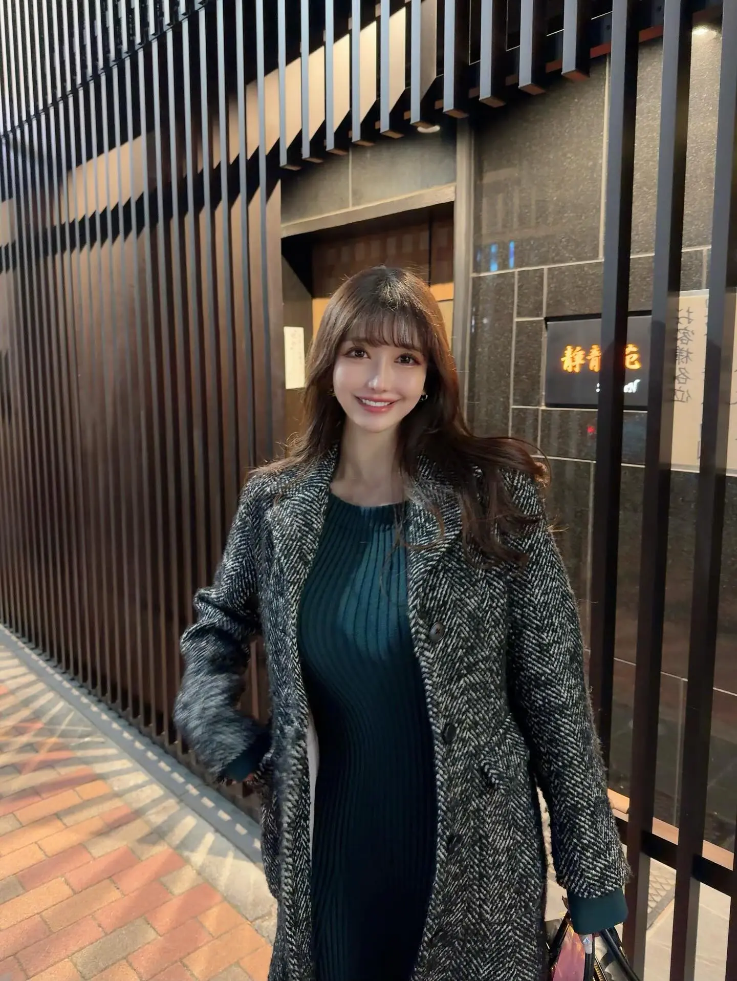 晚上和日本女同事约饭。选的是东京很常见的组合：  烤肉 + 饭后小酌一...