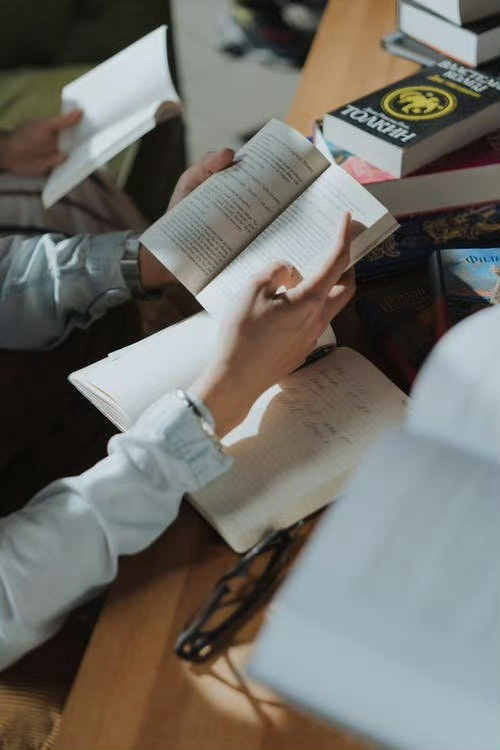 为什么有的人会突然努力？那是因为在某一个当下，他猛然醒悟，在自己不思进取的日子里