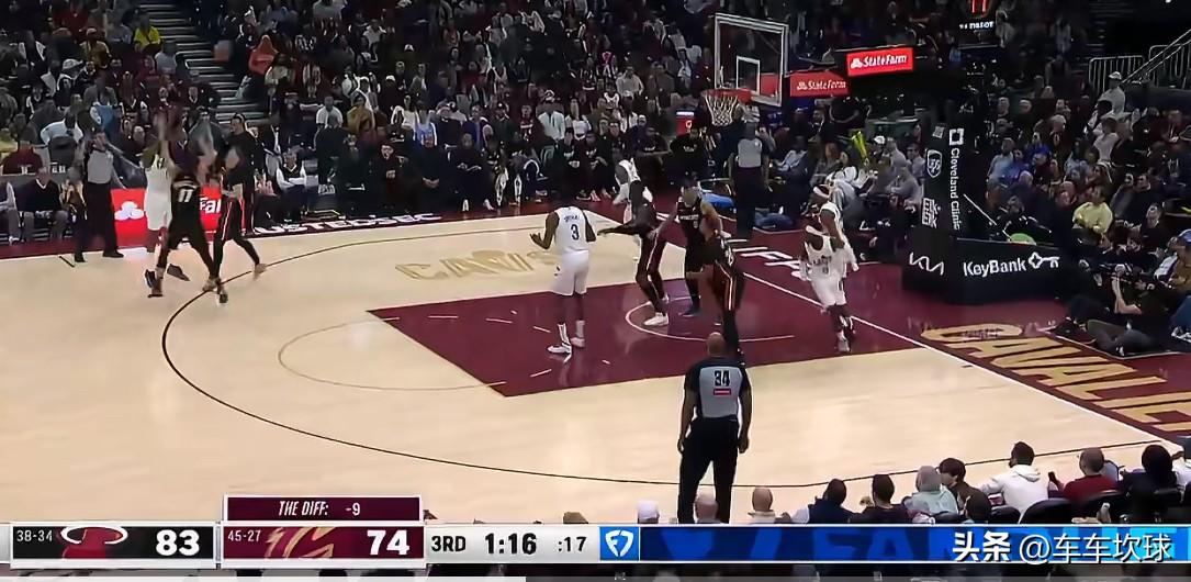 第三节的骑士队真的惹不起[赞]哈登和米切尔太硬了！

登哥面对两人的三分 

两