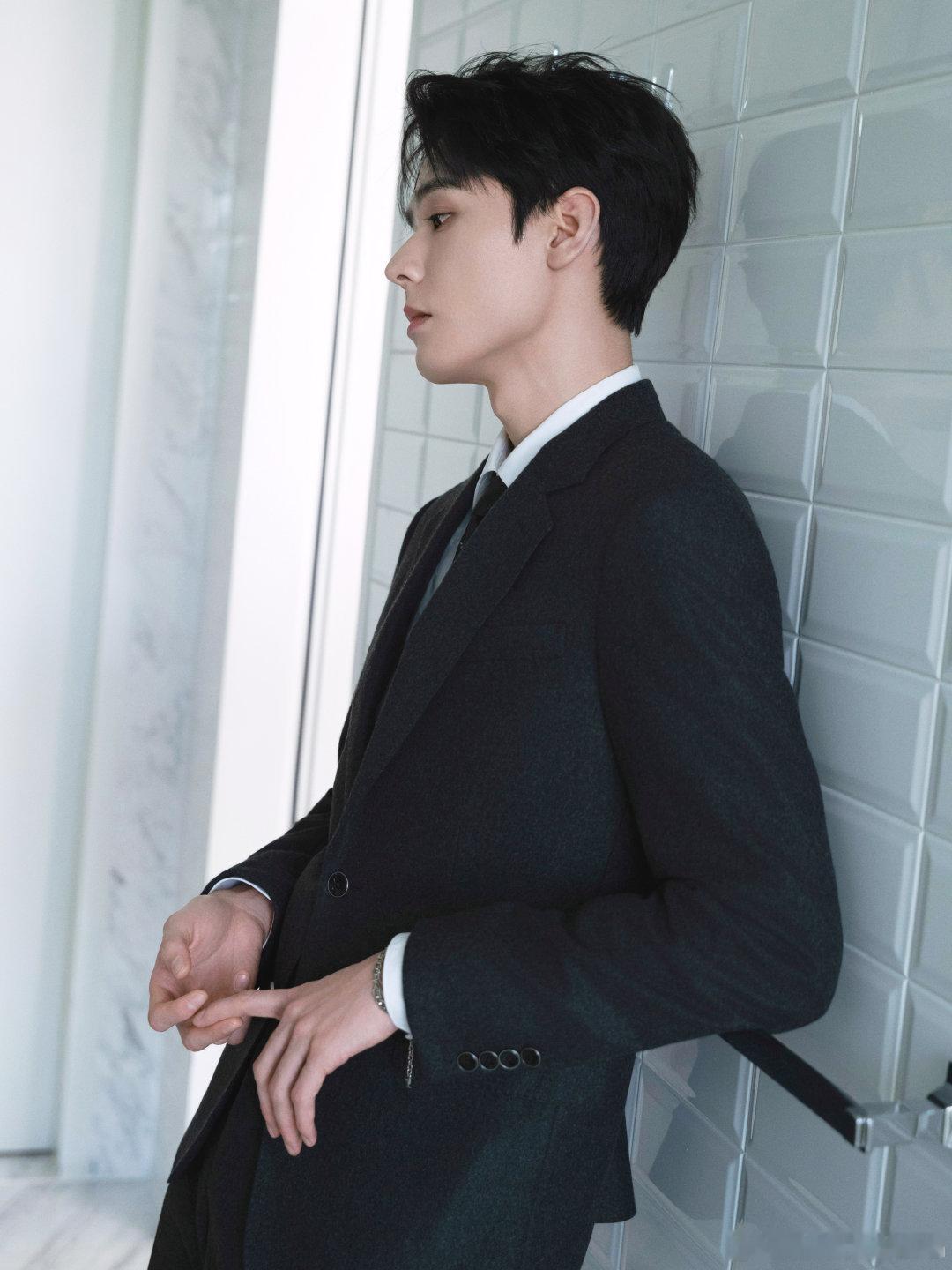 自然堂与龚俊实力共赴 塑造角色时总能抓住核心特质，无论是阳光少年还是沉稳硬汉，都