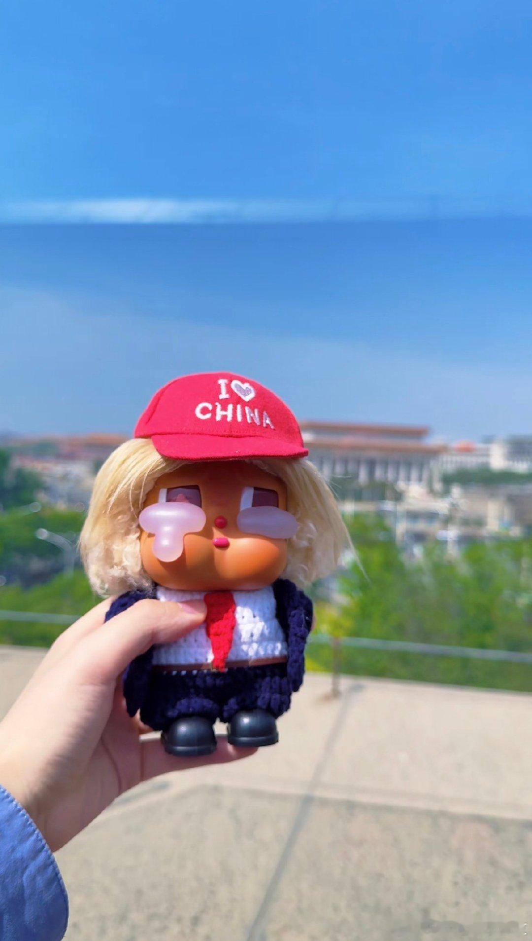 建国同志上京述职泡泡玛特哭娃crybaby
