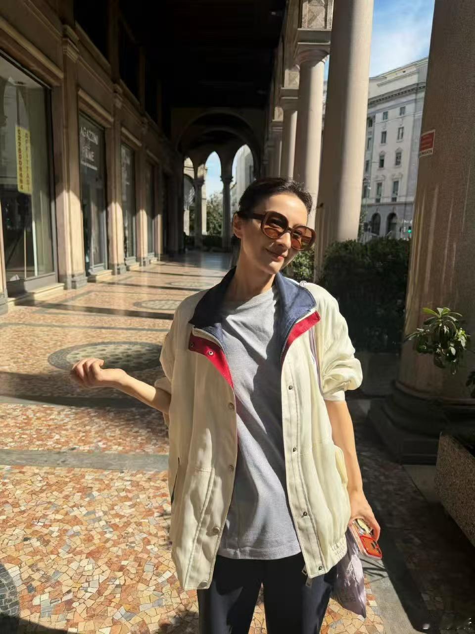 吴昕现在松弛感好强呀，也越来越漂亮了吴昕落地请开手机吴昕落地米兰 ​​​