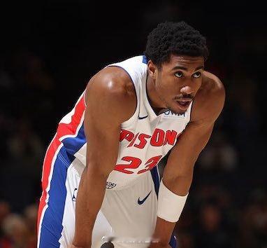 艾维接受了右膝关节镜手术，将缺席本赛季的开始。艾维将在四周后接受重新评估。 ​​