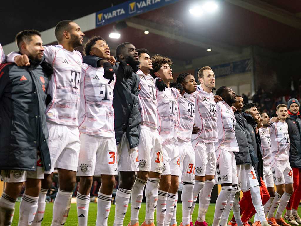 2025年，拜仁慕尼黑成为德甲历史上第一支在整个自然年的每个比赛日结束后都位居榜