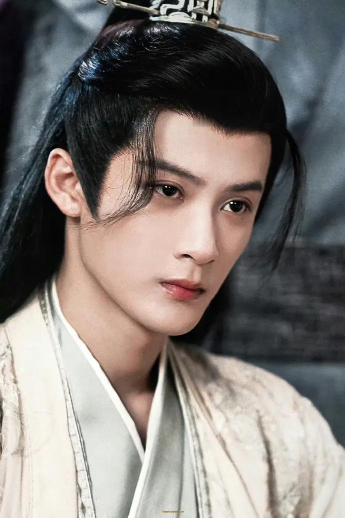 这几位的妈生脸，才是难得的千娇百媚，惹人怜爱。张婧仪，周也，王楚然，田曦薇几位都