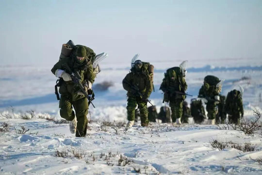 加拿大怕特朗普究竟怕到了什么地步？美国总统上台满一年，加拿大军方百年来首次开始假