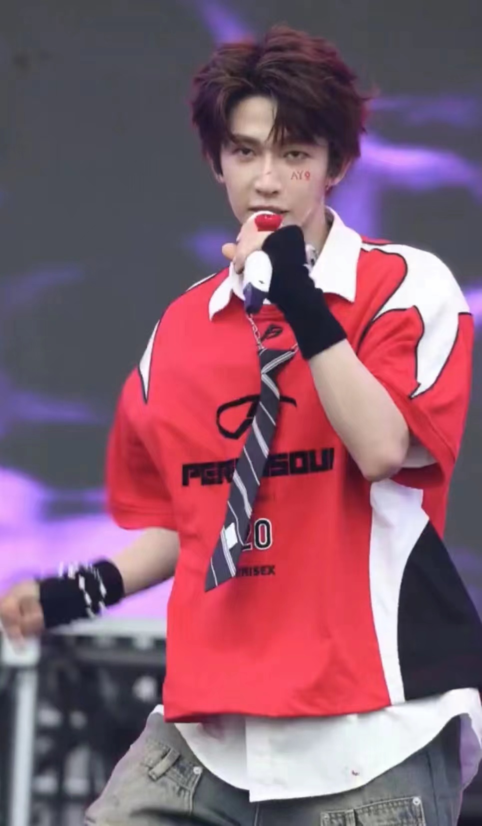 #刘宇泰州音乐节现场# 果然不出我所料，刘宇这次在泰州音乐节上表演的LeftRi