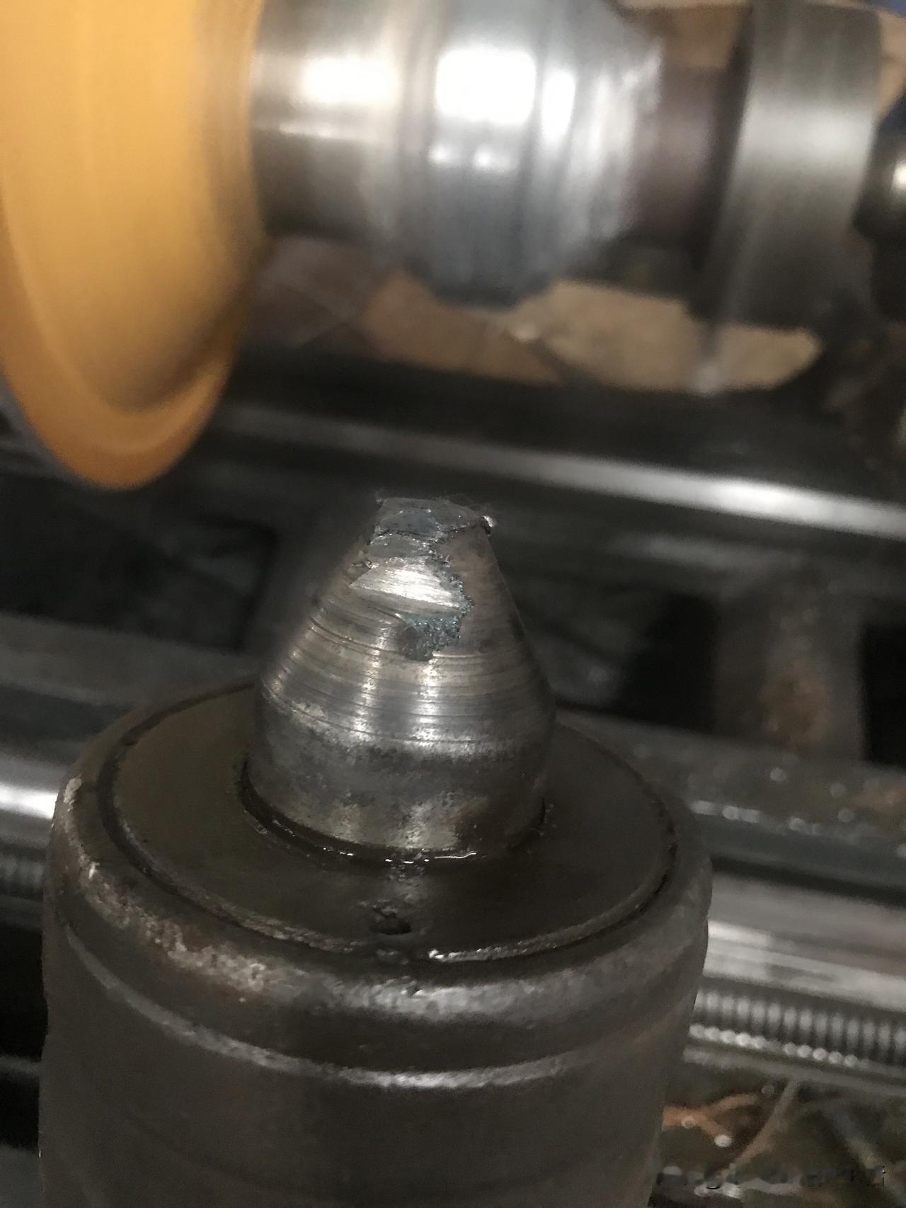 活顶卡死，然后断了。一声响，才发现工件掉了下来。话说这工件450大2米长，在加工