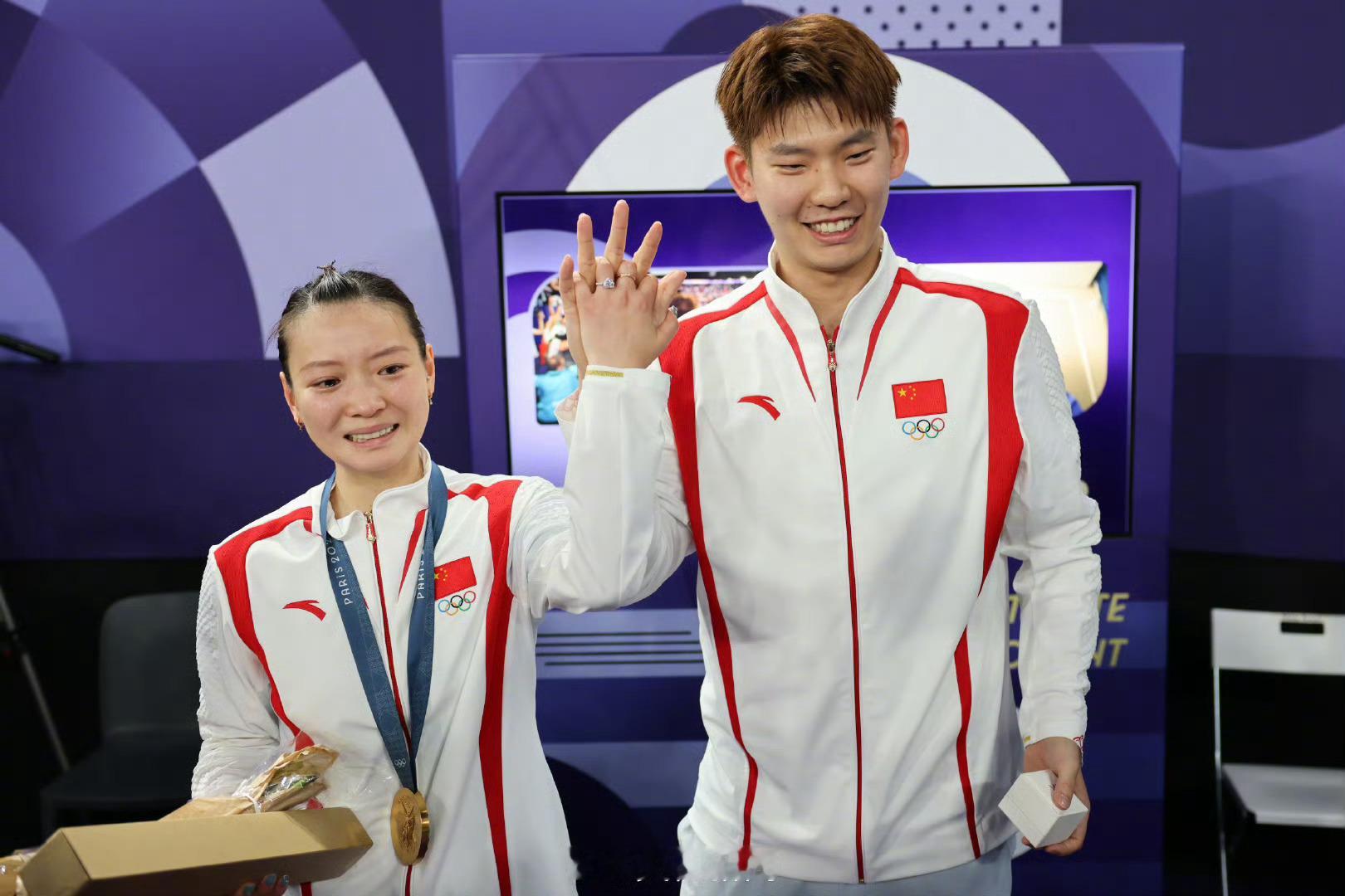 老天爷啊这是什么天大的喜事啊！！！你们羽毛球队这么浪漫的嘛，夺冠➕求婚听着跟小说