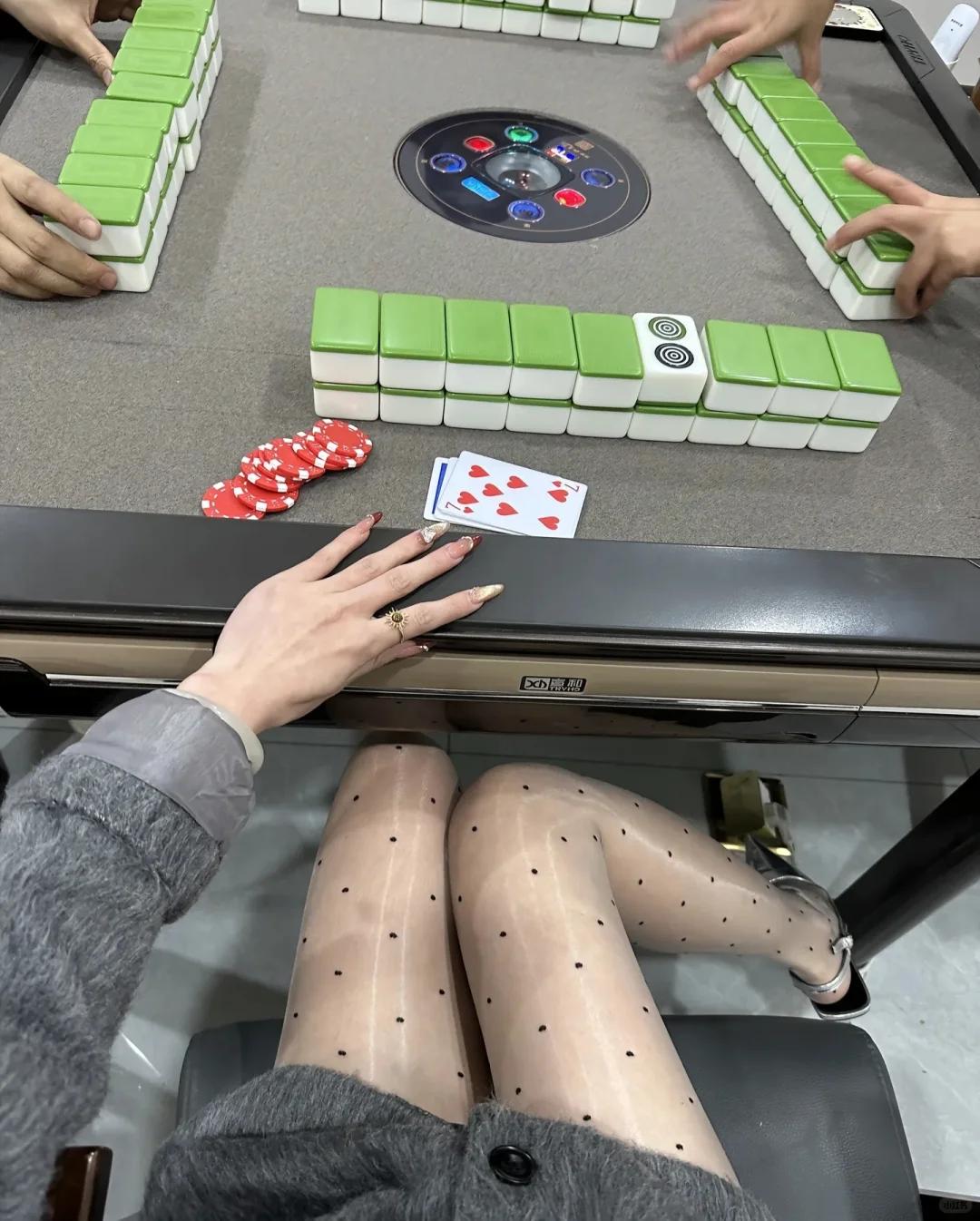棋盘落子声，胜负已分明。
