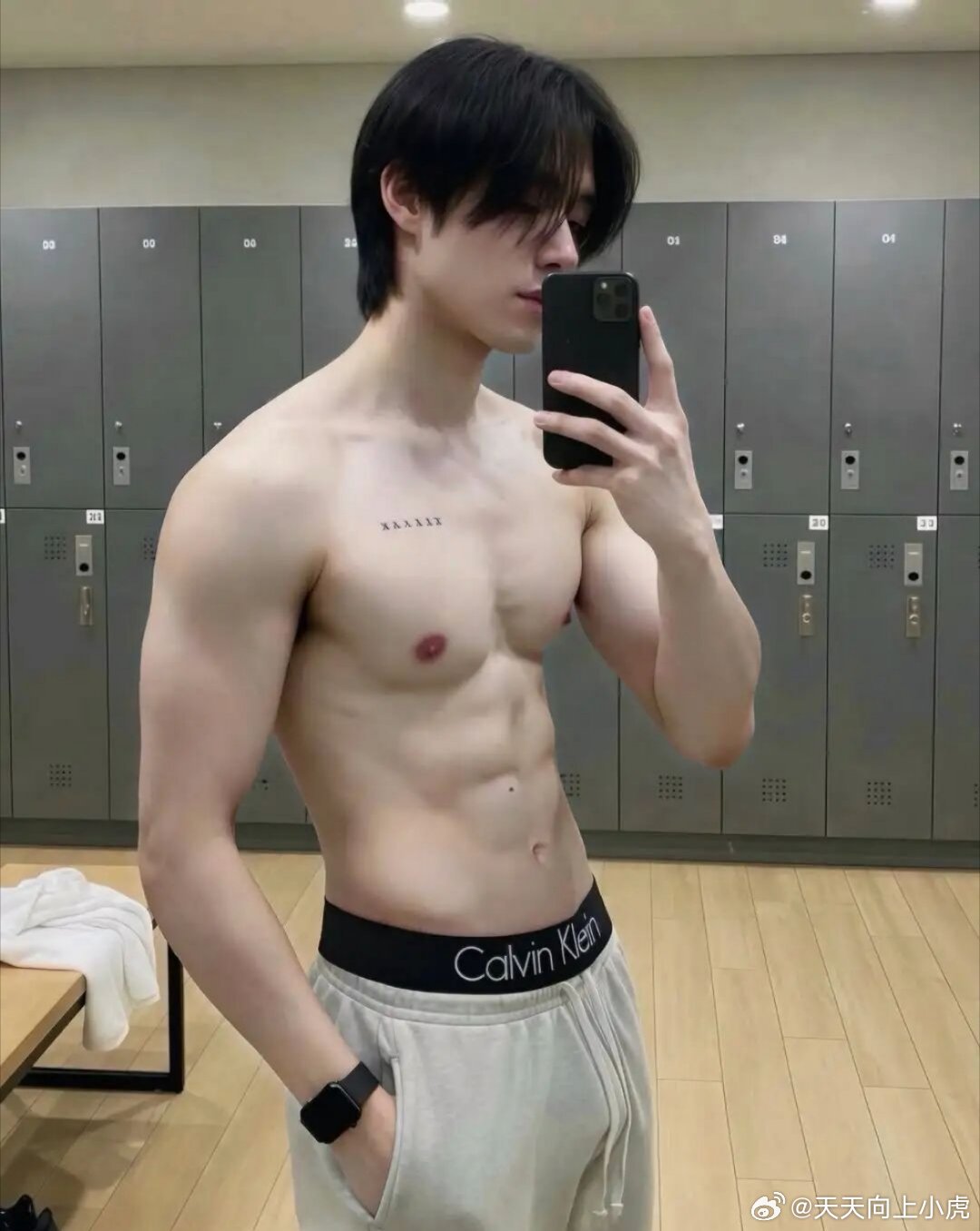 大多数人都没你早上喝的那杯水重要健身 早上喝完水，然后健身，这才是男神完美的一天