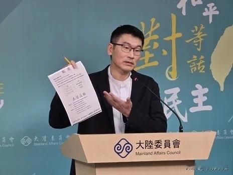 陆委会副主委梁文杰今（19日）指台湾人几乎不吃凤梨释迦，不需要销往对岸，国民党前