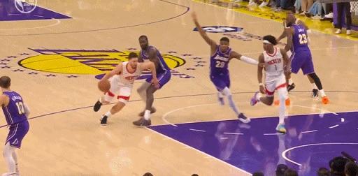 艾顿关键盖帽！猛猛干申京！八村回头一个三分啊啊啊啊！ 火箭vs湖人