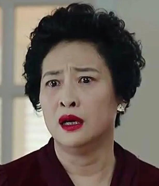  薛珍珠的扮演者许娣，1958年7月出生于北京市，北京市曲剧团演员、国家一级演员