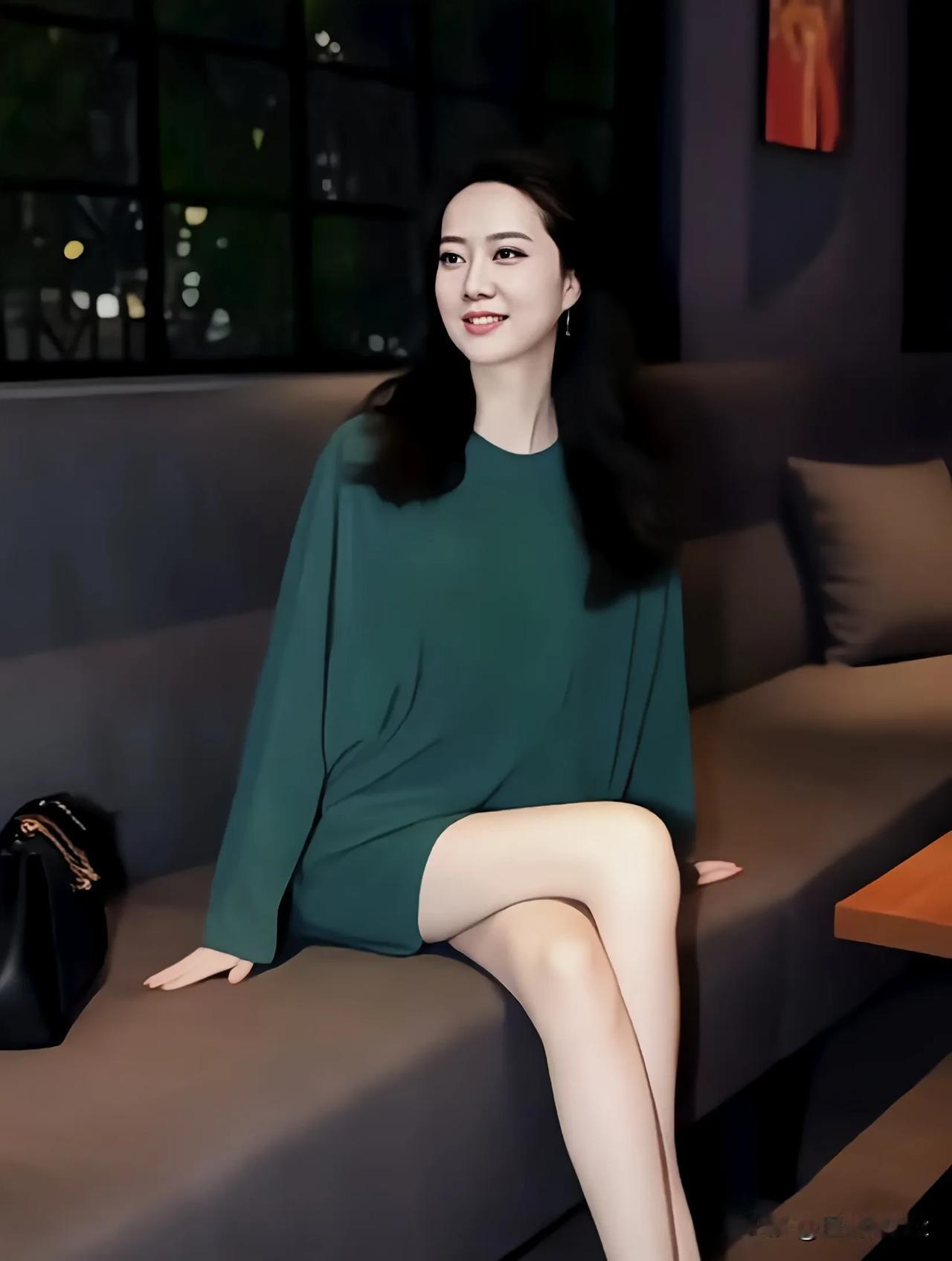 清醒，独立，自律，自由而不放纵；站在自己的高度看该看的风景。 ​​​自律自由， 