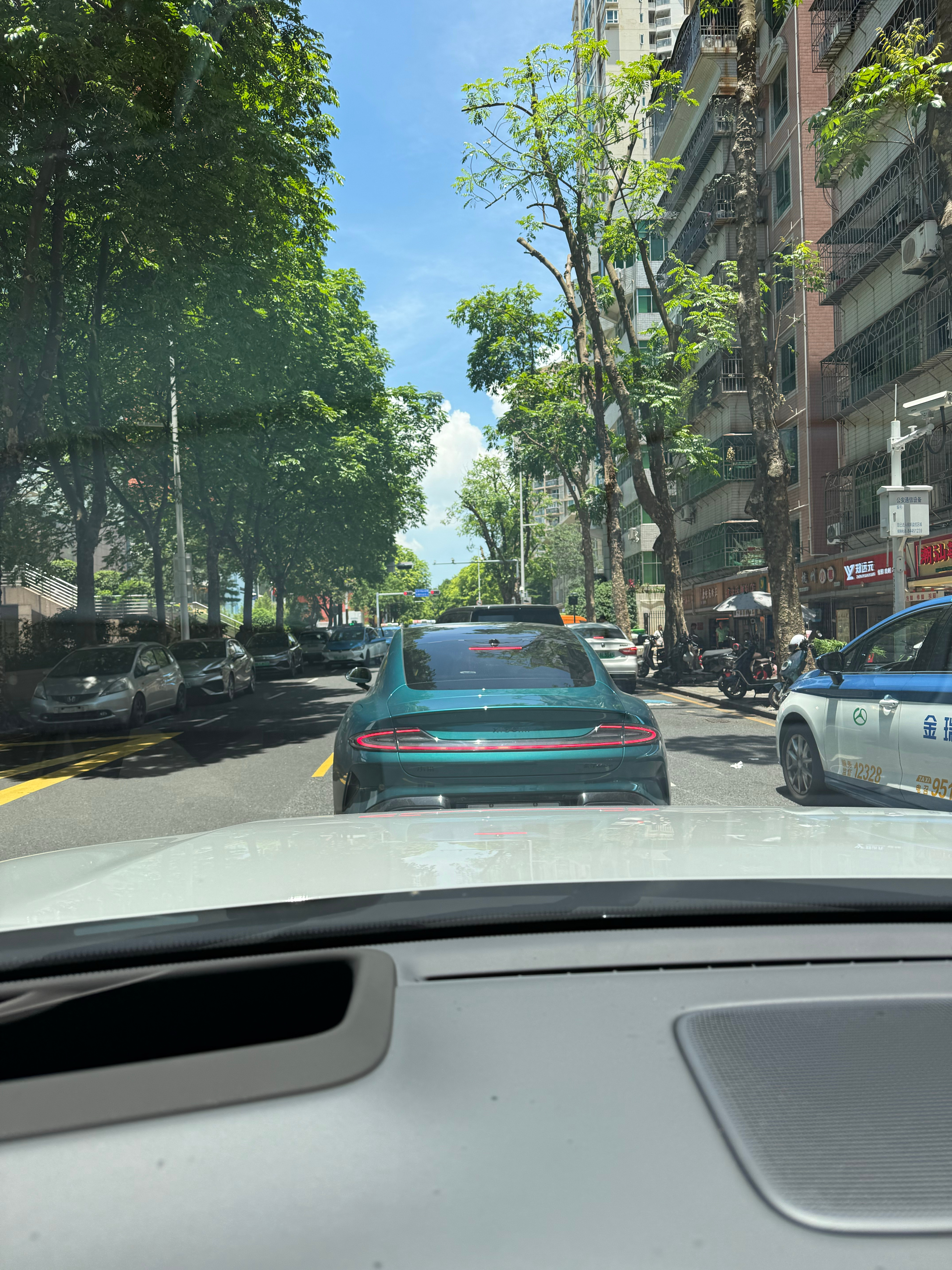 这台SU7 Ultra居然没选尾翼，不可思议，这么低调[偷笑]  ​​​