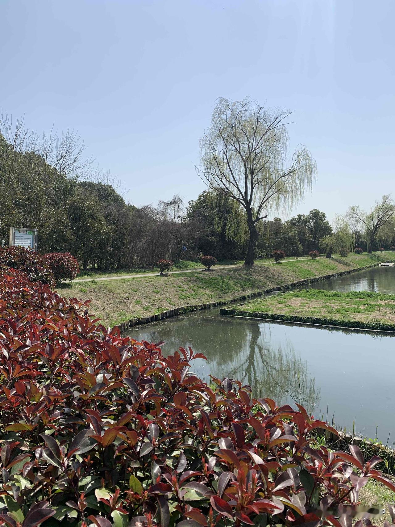 涨工资了，江苏近期可能要提高最低工资标准，目前2490第一档，对我们这些靠最低工