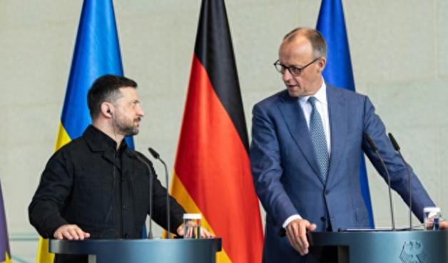 最近欧洲的处境可以说相当尴尬，泽连斯基也看明白了，直接喊话别再指望别人保护了，欧