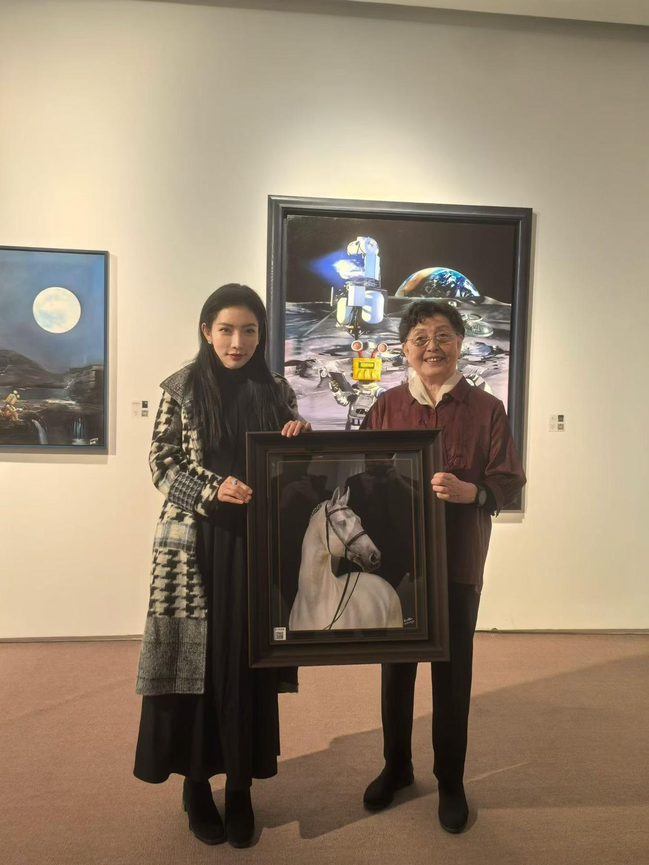 艺术是盏灯用灵魂点亮艺术，用艺术链接全世界。艺术是灵魂深处的自由释放，艺术家的世