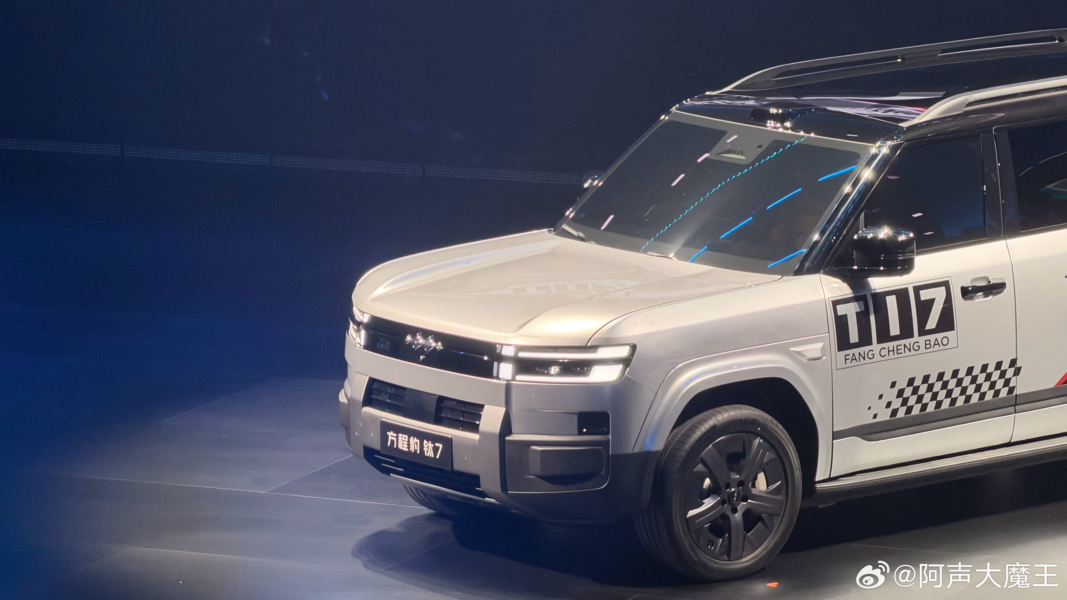 比亚迪的方程豹系列在钛3和钛7两款车型上搭载了第二代刀片电池和闪充技术。不得不说