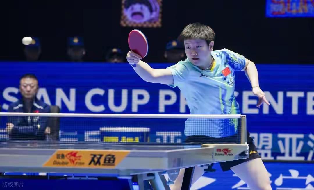 在刚刚结束的乒乓球亚洲杯女单赛场上，孙颖莎上演了一场惊心动魄的“逆风翻盘”大戏！