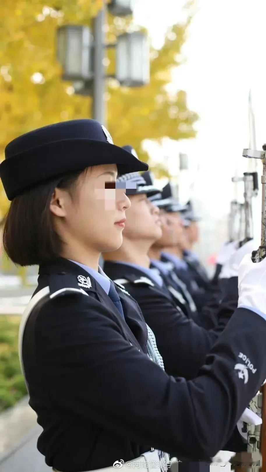 六百多分，上了警校，
有人说不值，
说为什么不上军校？
军校多好啊，
军校毕业即